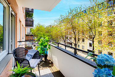 Schwabing: Bilocale con balcone soleggiato