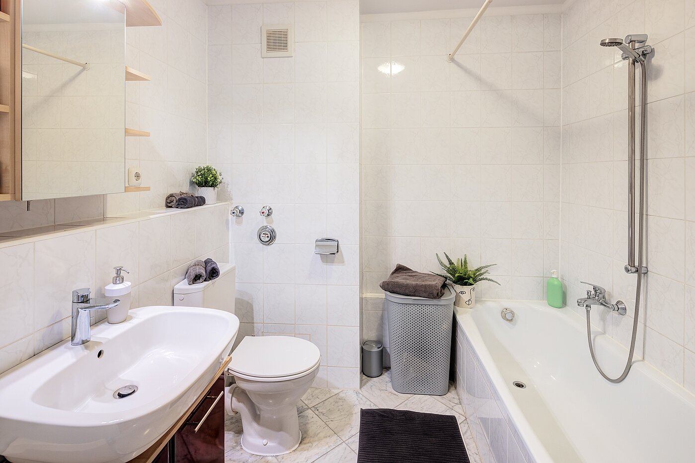 Appartamento a 2 camere | 70206 | Bad mit Badewanne