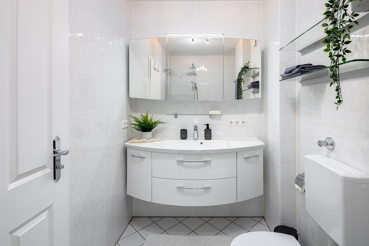 Appartamento a 3 camere | München-Obergiesing | 70028 | ...neuem Waschtisch, Badewanne...