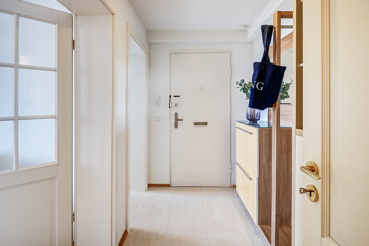 Appartamento mansardato a 2 camere | München-Au | 2209ML3 | Flur Blickrichtung Eingangstür