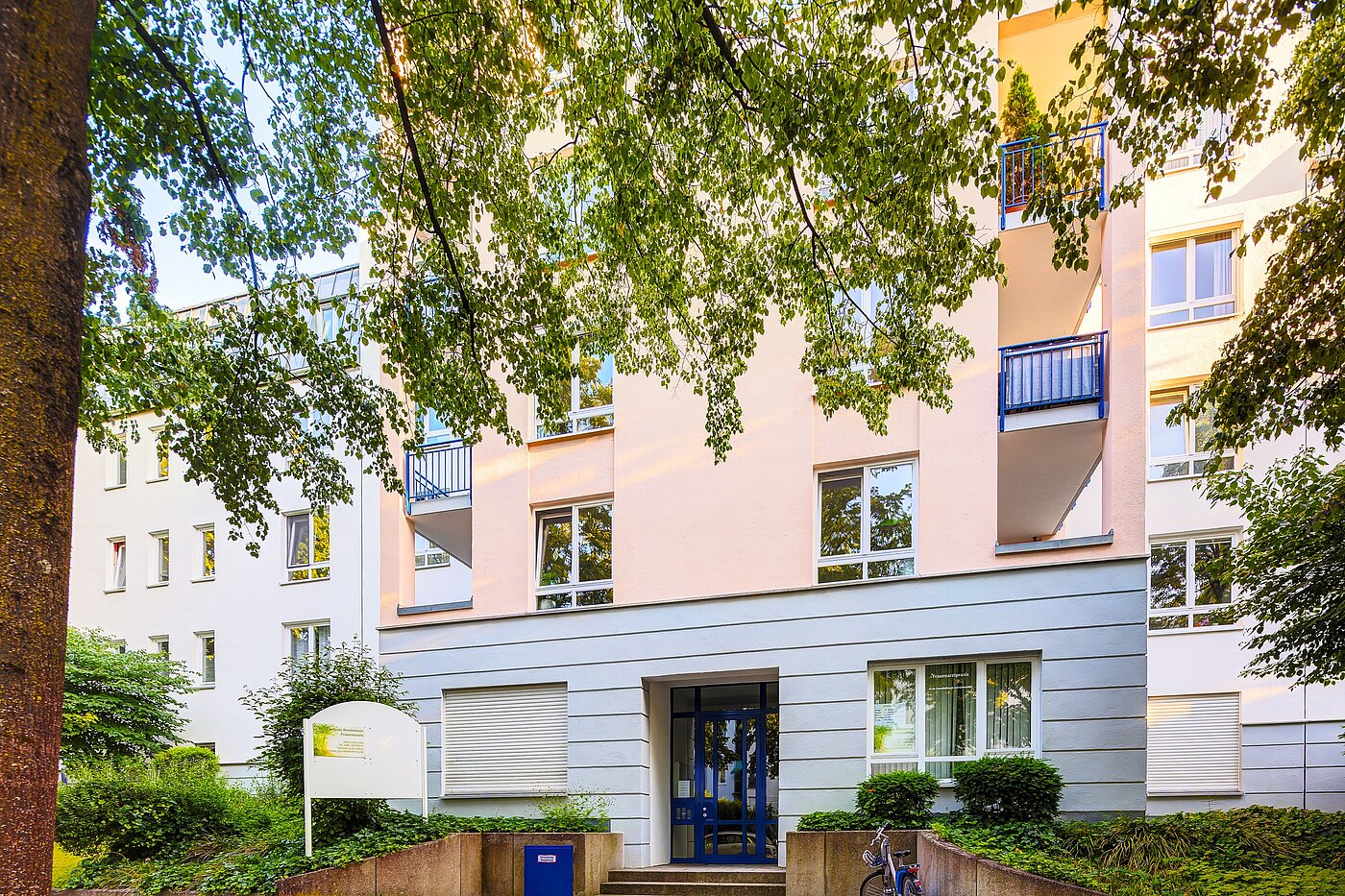 Appartamento a 3 camere | München-Oberföhring | 70246 | Ansicht von der Straße aus