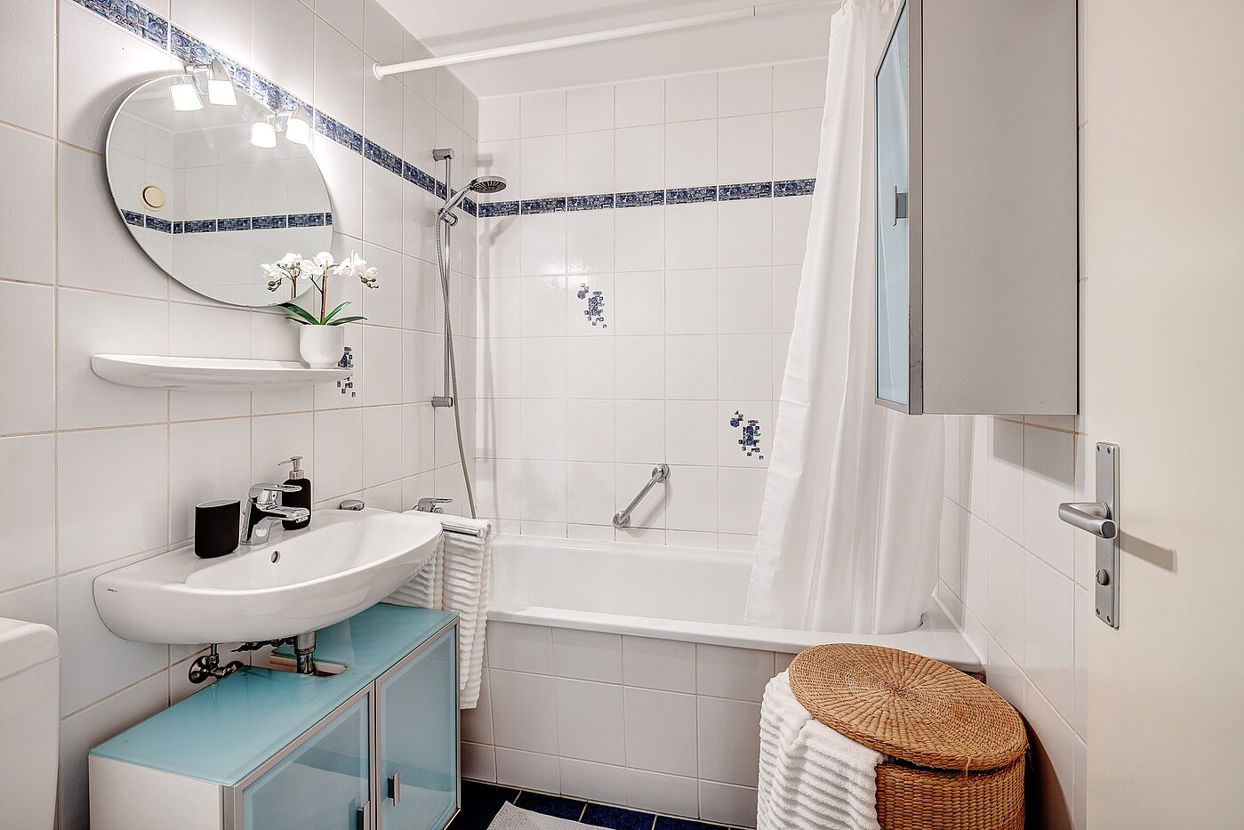 Appartamento a 3.5 camere | Haar | 2201ML5 | Helles Bad mit Badewanne