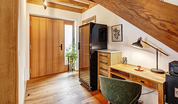 Appartamento a 6 camere | 70095 | Eingangsbereich mit Arbeitsplatz