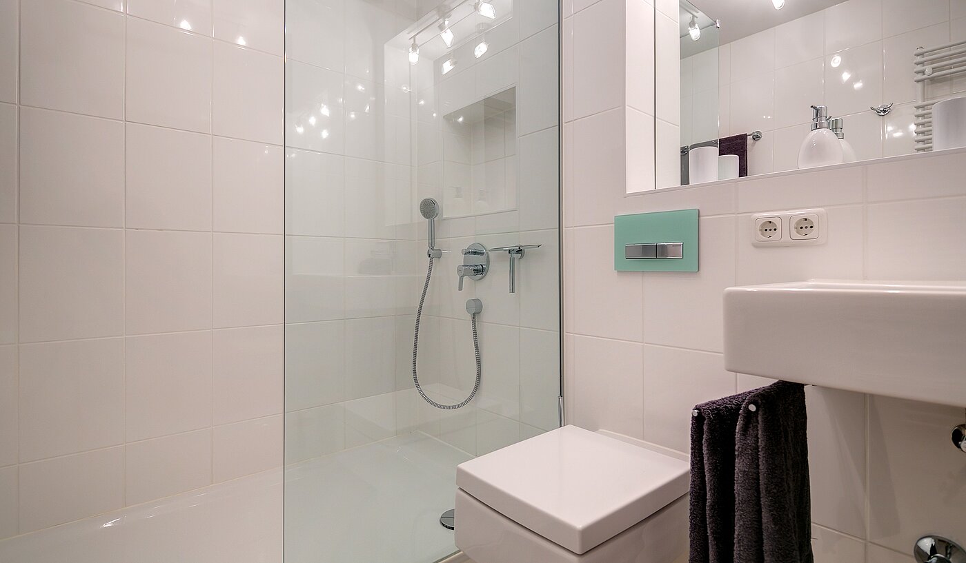 Appartamento a 2 camere | München-Schwabing | 70096 | Badezimmer mit Dusche