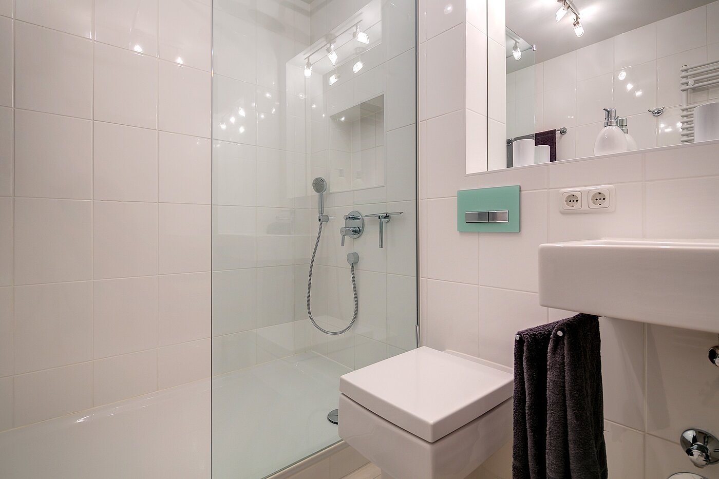 Appartamento a 2 camere | München-Schwabing | 70096 | Badezimmer mit Dusche