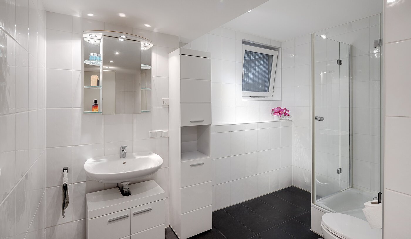 Casa bifamiliare a 5 camere | Unterföhring | 70119 | Zweites Duschbad im UG...