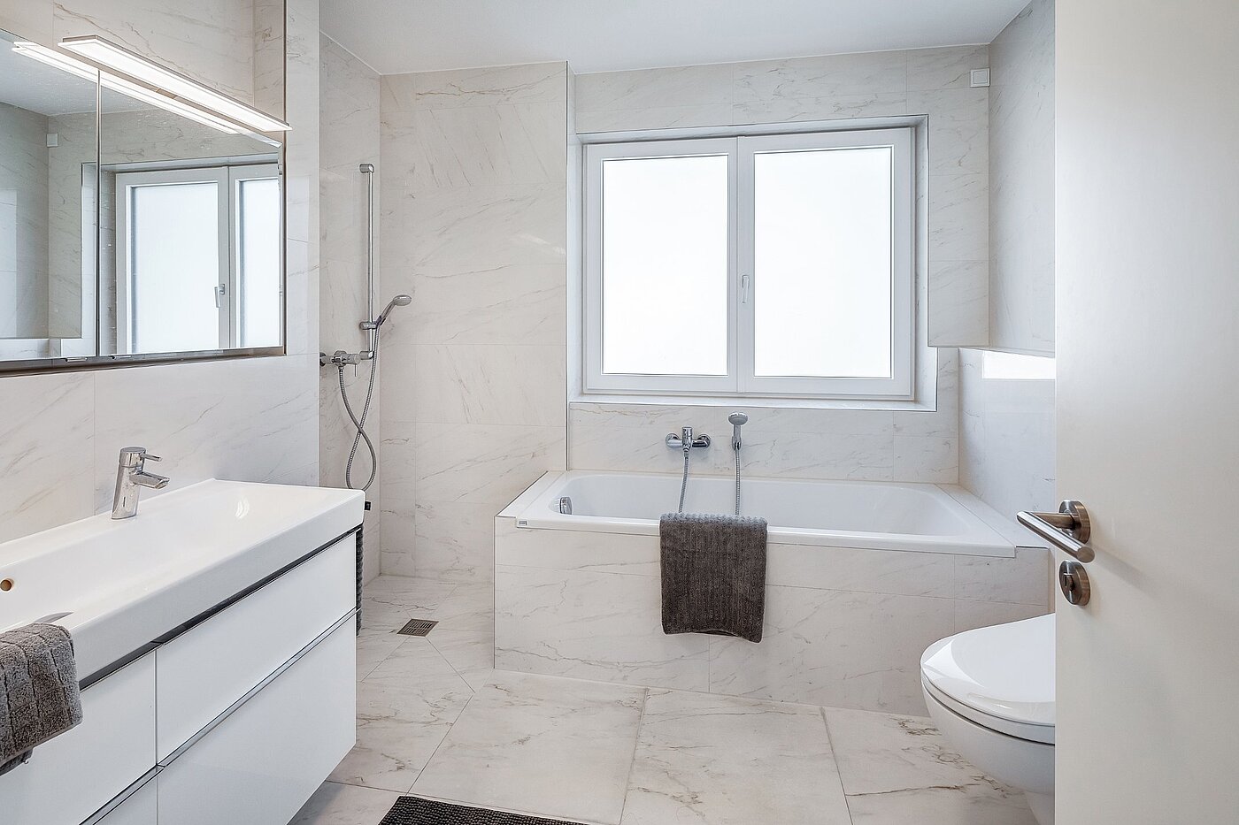 Casa bifamiliare a 6 camere | München-Pasing | 2007ML5 | Masterbad mit Dusche u. Wanne