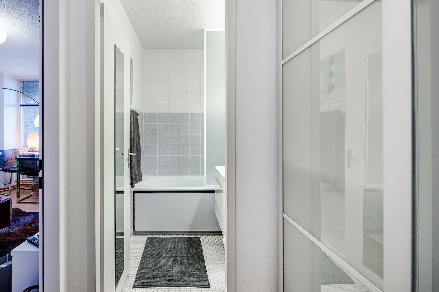 Appartamento a 1 camera | München-Laim | 70175 | Flur Richtung Wohnzimmer und Bad