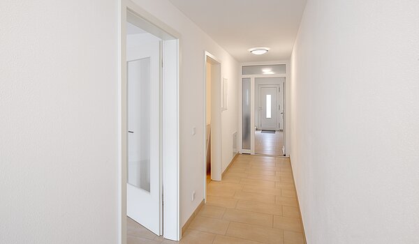 Proprietà speciale a 8 camere | 70406 | Flur Erdgeschoss Gewerbe