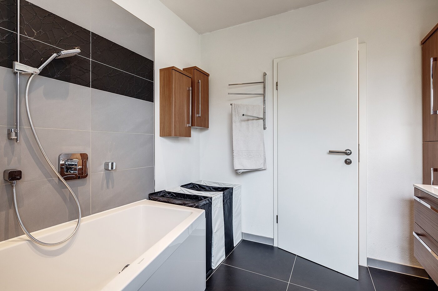 Appartamento mansardato a 3 camere | Karlsfeld | 70217 | ...mit Badewanne
