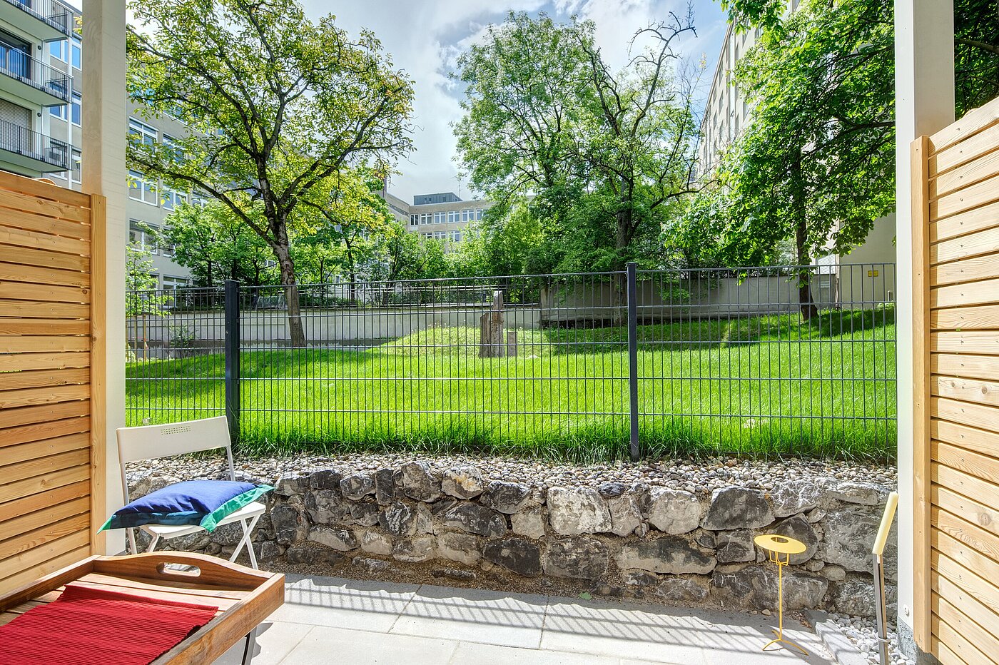 Appartamento al piano terra a 1 camera | München-Bogenhausen | 2301ML3 | Terrasse mit Ausblick im Sommer