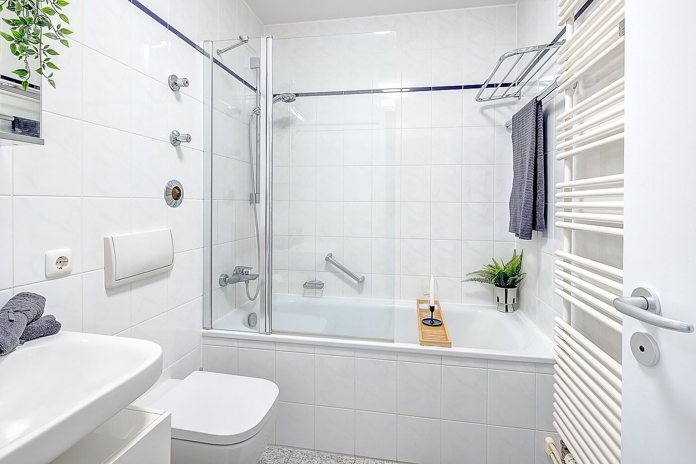 Appartamento a 2 camere | München-Maxvorstadt | 70001 | Weißes Wannenbad