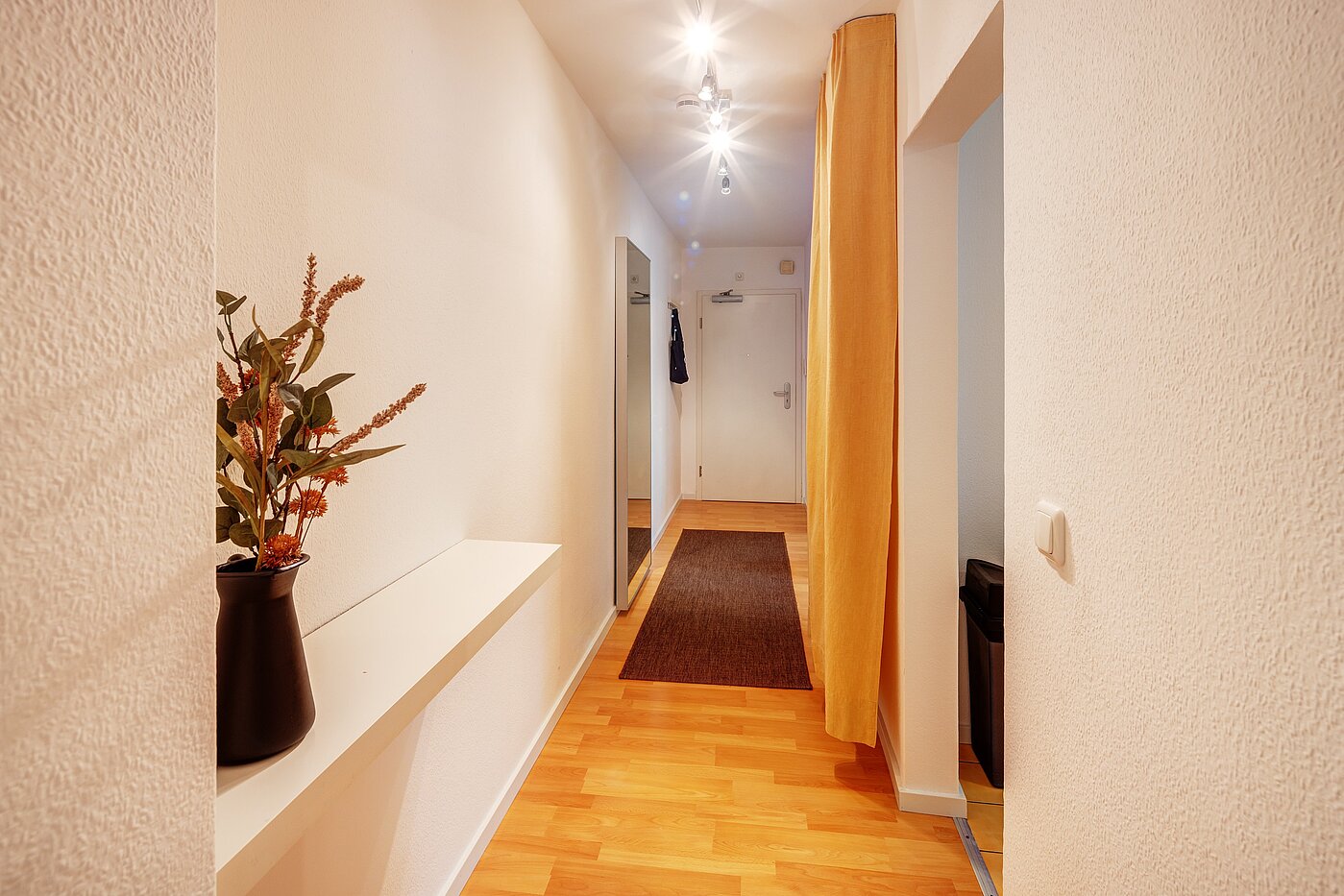 Appartamento a 2.5 camere | München-Isarvorstadt | 70121 | Flur Richtung Eingang