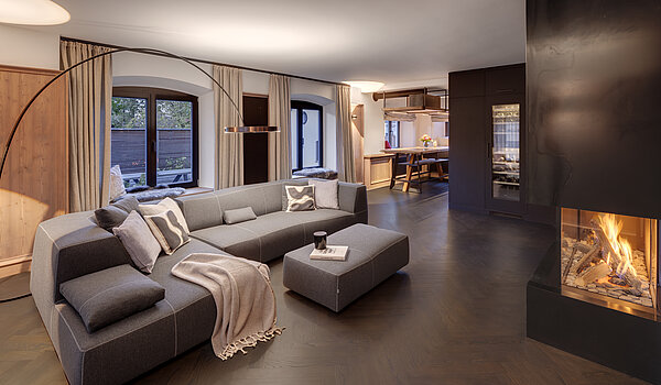 Proprietà speciale a 15 camere | Bad Wiessee | 701592 | Chalet I Wohnzimmer mit Kamin