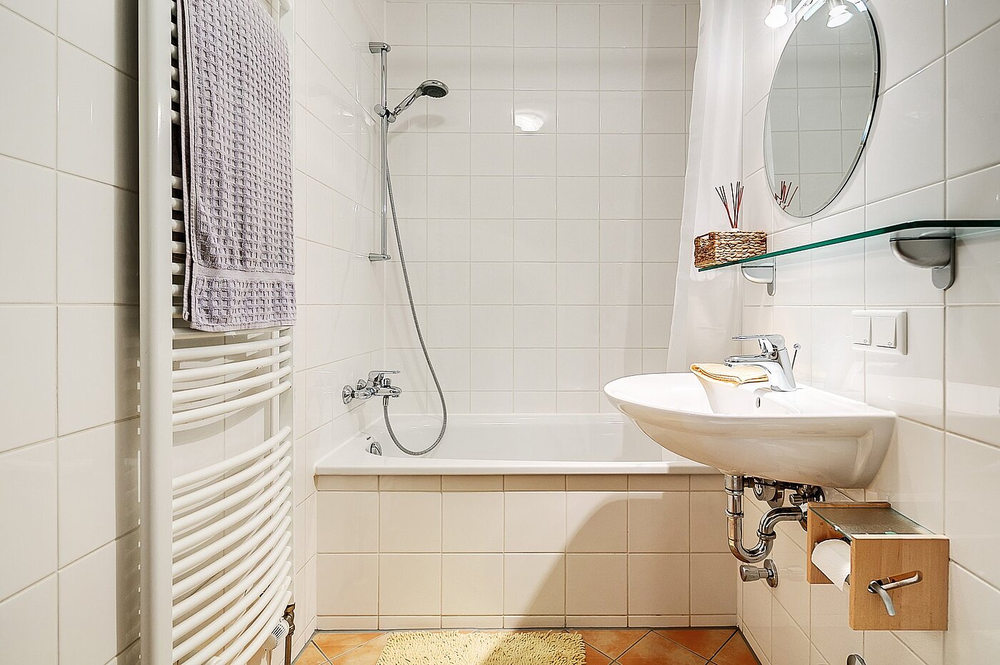 Appartamento al piano terra a 1.5 camere | München-Ramersdorf | 2004ML6 | Badezimmer mit Wanne ...