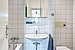 Appartamento a 2 camere | München-Sendling-Westpark | 2010ML9 | Weiß gefliestes Badezimmer... | Thumbnail