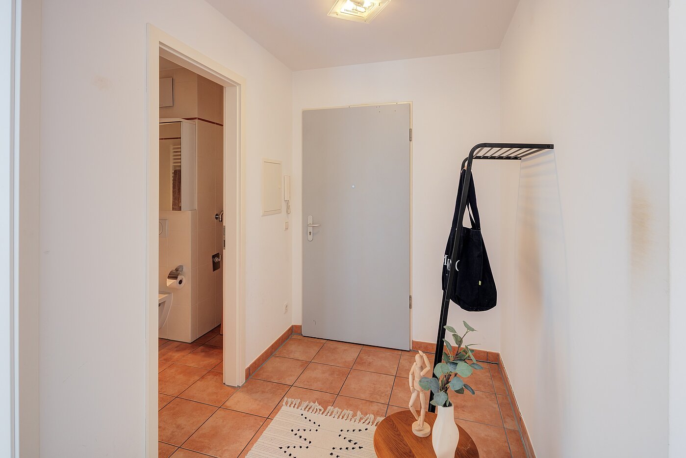 Appartamento a 2 camere | München-Bogenhausen | 70396 | Flur mit Platz...