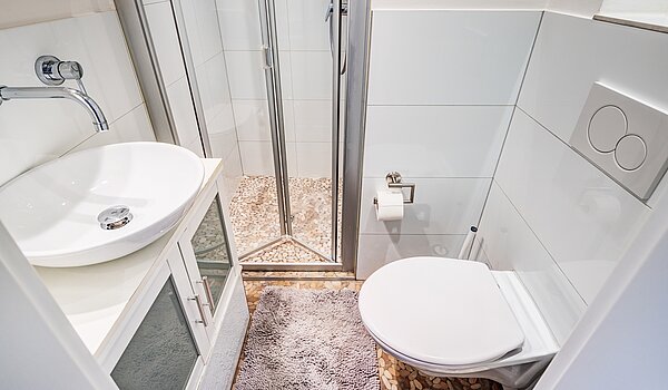 Appartamento al piano terra a 4 camere | München-Neuhausen | 70471 | Weiß gefliestes Bad...