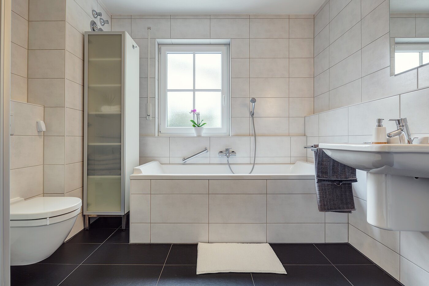 Appartamento a 4 camere | München-Forstenried | 2209ML6 | Helles Bad mit Wanne...