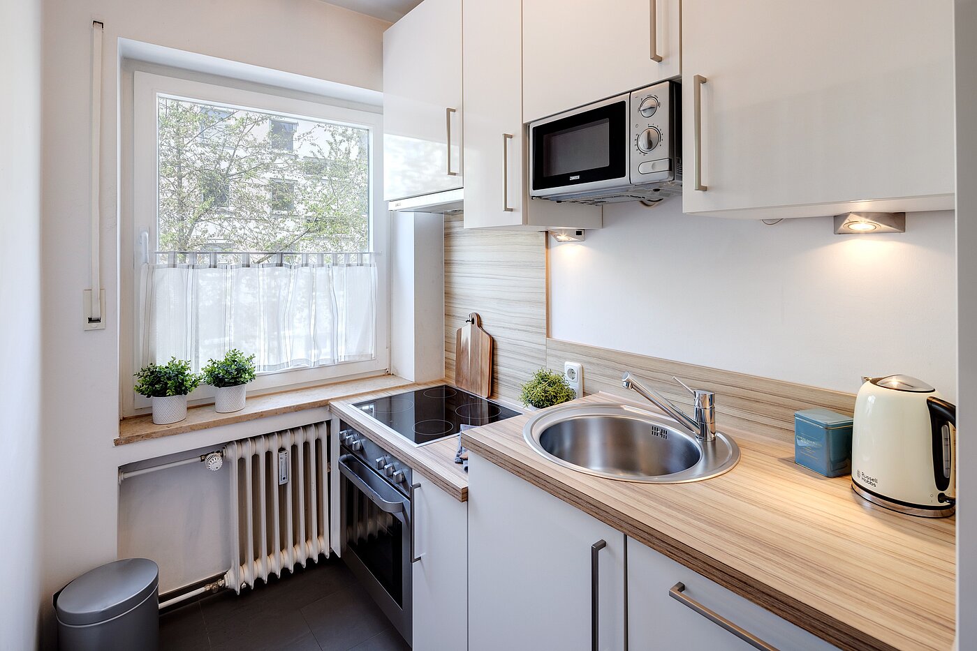 Appartamento a 2 camere | München-Schwabing | 70013 | Kleine Küche mit Fenster...
