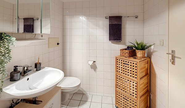 Appartamento a 2 camere | München-Sendling-Westpark | 2204ML2 | Weiß gefliestes Bad...