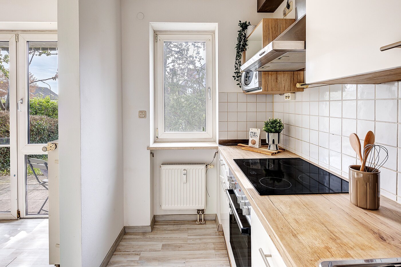Appartamento al piano terra a 1.5 camere | München-Aubing | 70000 | Küche mit Fenster...