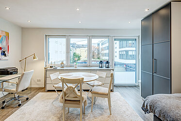 Haidhausen: elegante appartamento con balcone in posizione privilegiata vicino al Parlamento bavarese