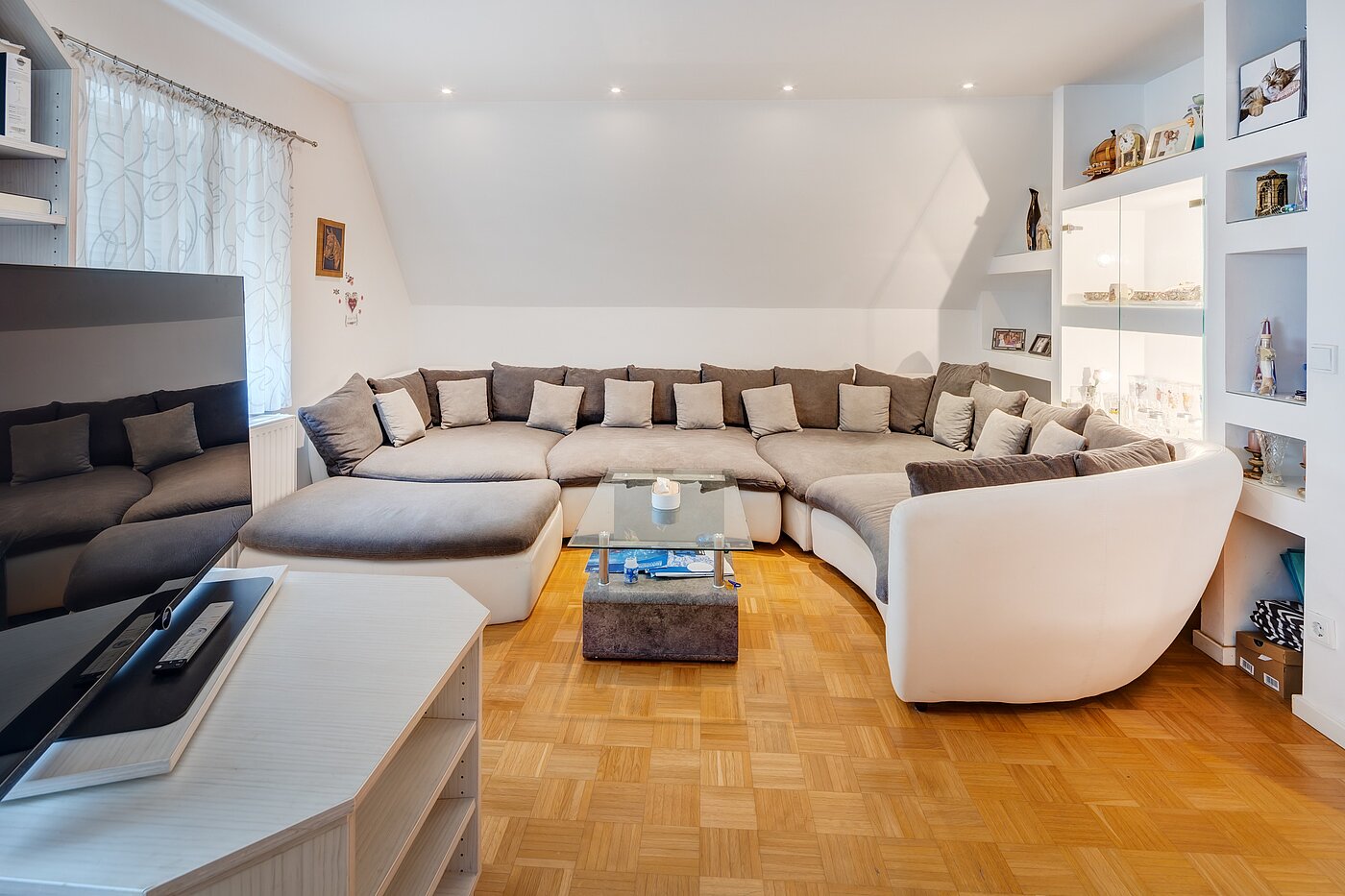 Casa indipendente a 8 camere | 70229 | Wohnzimmer...