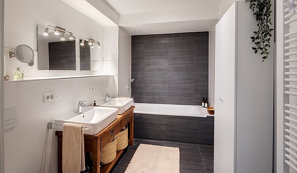 Appartamento a 3 camere | München-Ludwigsvorstadt | 70488 | Masterbad mit Wanne