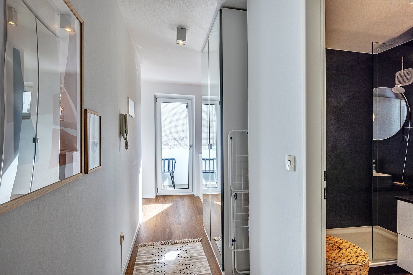 Appartamento a 1 camera | München-Maxvorstadt | 700022 | Flur Richtung Bad & Küche