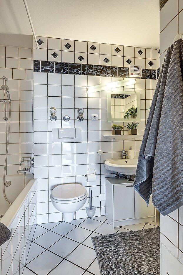 Appartamento a 1 camera | München-Schwabing | 2109ML1 | Deckenhoch gefliestes ...
