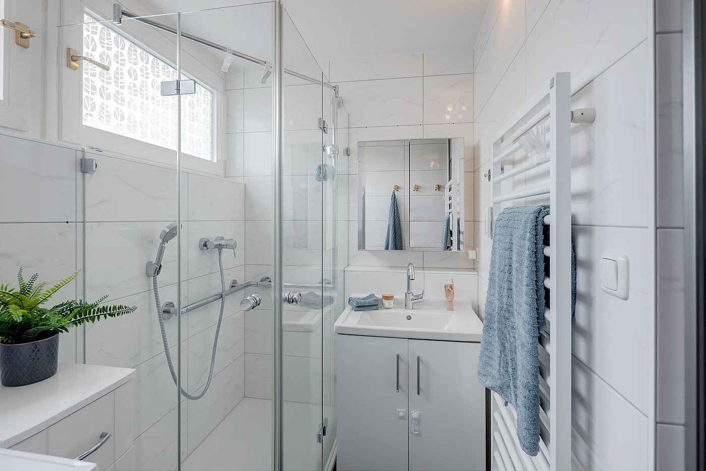 Appartamento a 3 camere | München-Perlach | 2010ML5 | Bad mit begehbarer Dusche