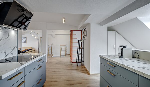 Appartamento mansardato a 4.5 camere | München-Ludwigsvorstadt | 70461 | Wohnen / Essen