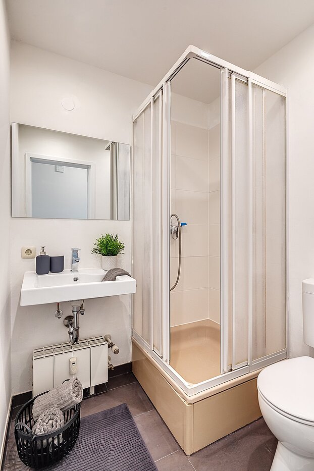 Appartamento al piano terra a 4.5 camere | München-Perlach | 2003ML6 | Gäste-WC mit Dusche
