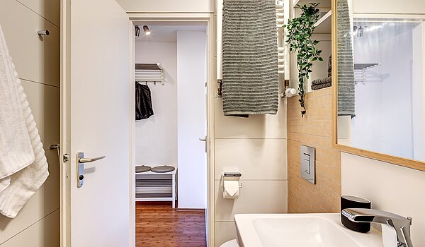 Appartamento a 1 camera | München-Schwabing | 2210ML3 | ...und Handtuchheizkörper