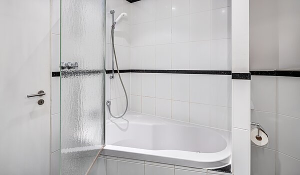 Appartamento a 3 camere | München-Schwabing | 2202ML12 | ...mit ergonomischer Badewanne