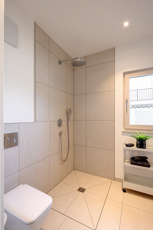 Terrassenwohnung a 2 camere | München-Harlaching | 70372 | Begehbare Dusche