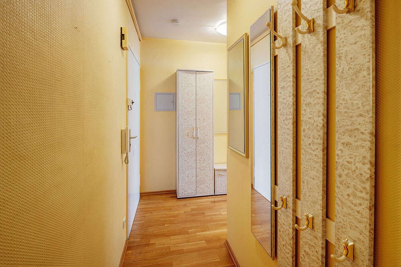 Appartamento a 2 camere | 70075 | Diele mit...