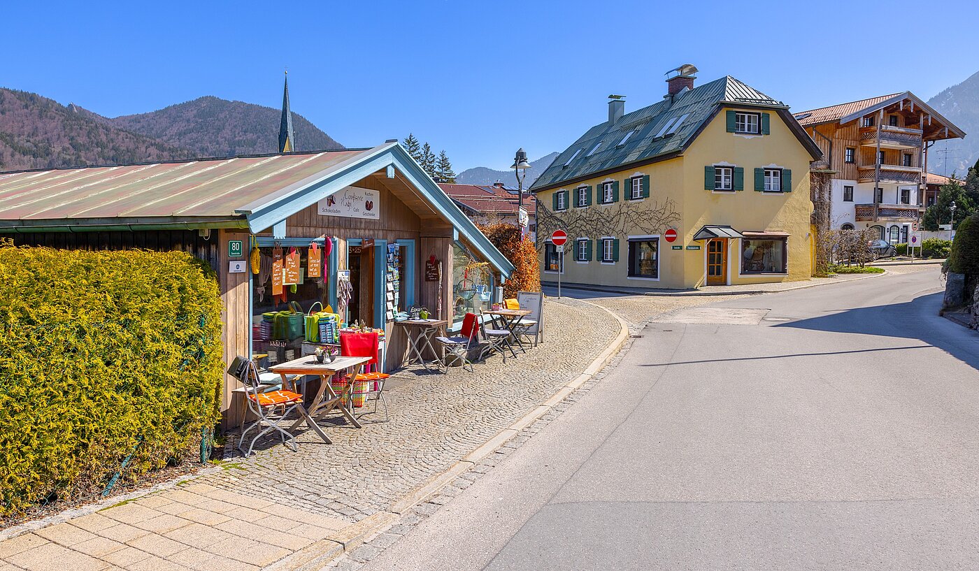 Mehrfamilienhaus a 11 camere | Rottach-Egern | 70215 | Eigene Bootshütte