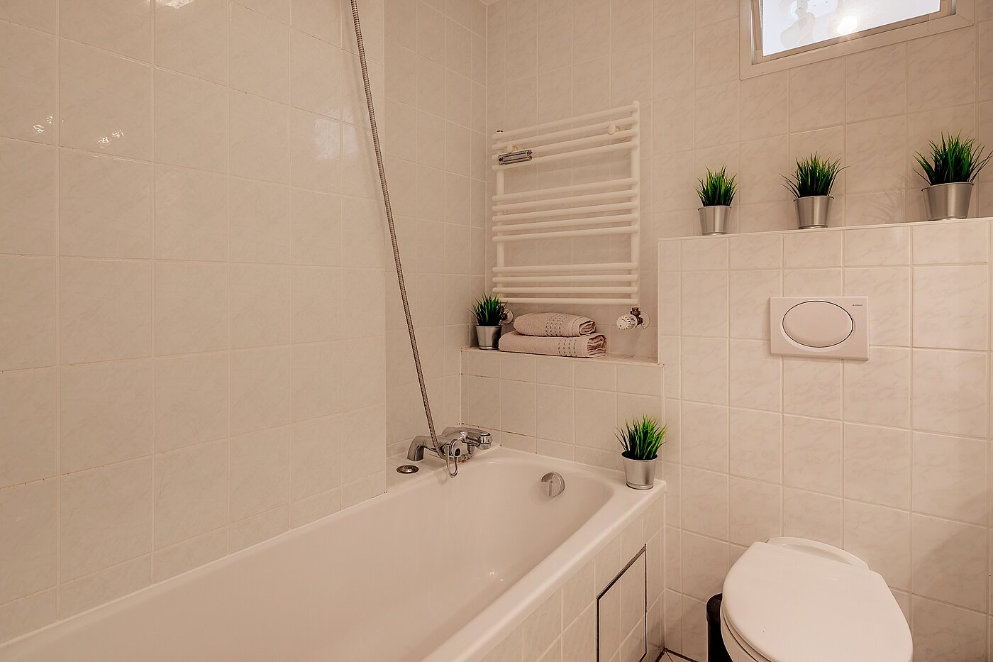 Appartamento a 2 camere | München-Schwabing | 70130 | ...mit Badewanne und Handtuchheizkörper