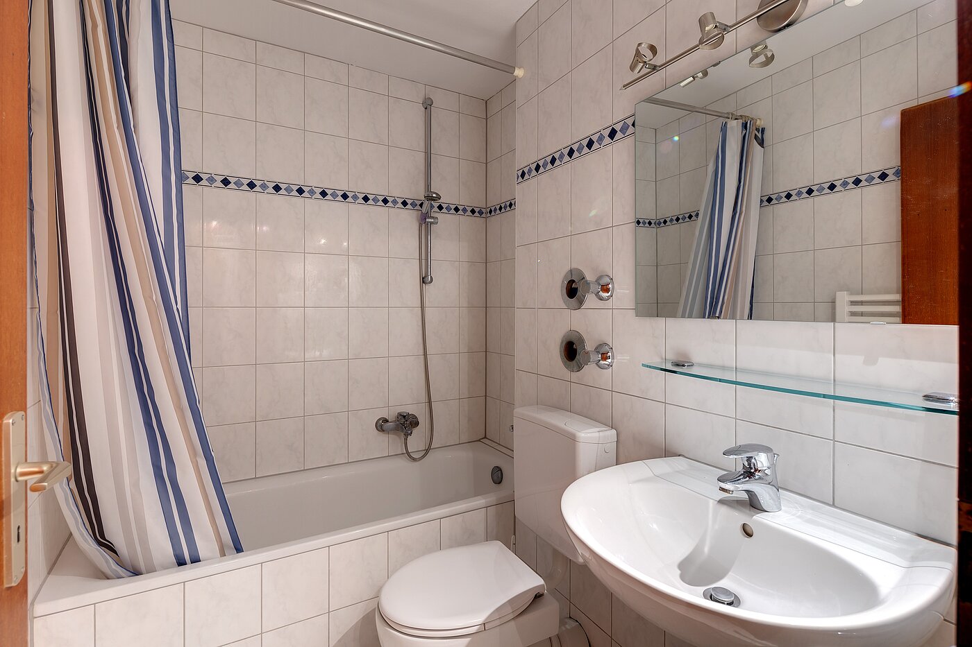 Appartamento a 1 camera | Ottobrunn | 2301ML1 | Gepflegtes Wannenbad deckenhoch gefliest