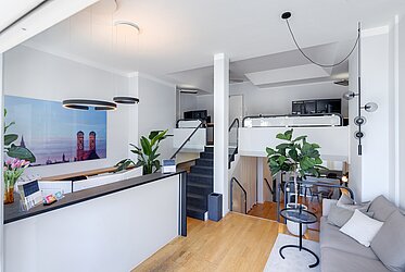 Maxvorstadt: elegante ufficio con negozio, vetrina, livelli sfalsati e terrazza