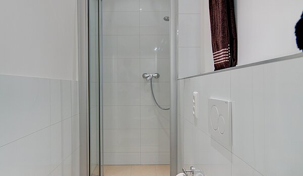 Appartamento al piano terra a 4 camere | München-Neuhausen | 70471 | ...mit Dusche