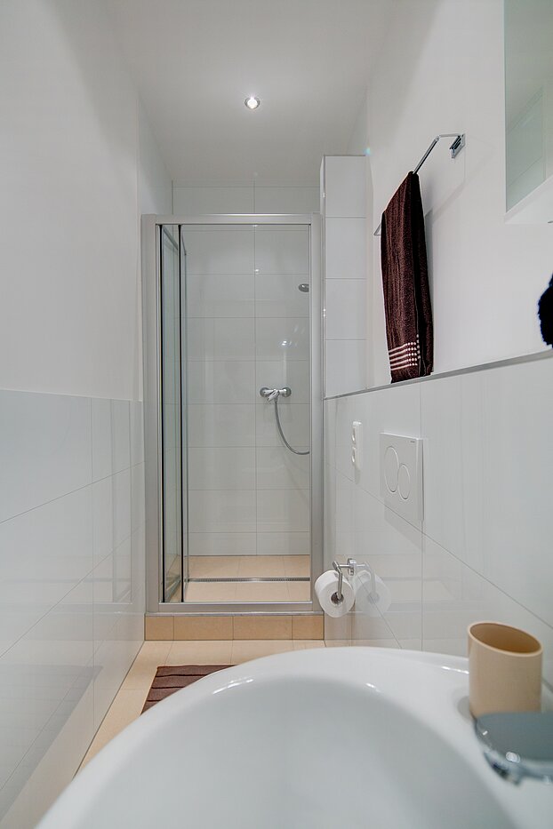 Appartamento al piano terra a 4 camere | München-Neuhausen | 70471 | ...mit Dusche