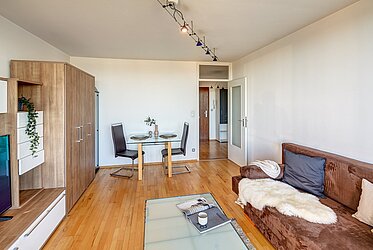 Sendling-Westpark: Bilocale con balcone d'angolo soleggiato