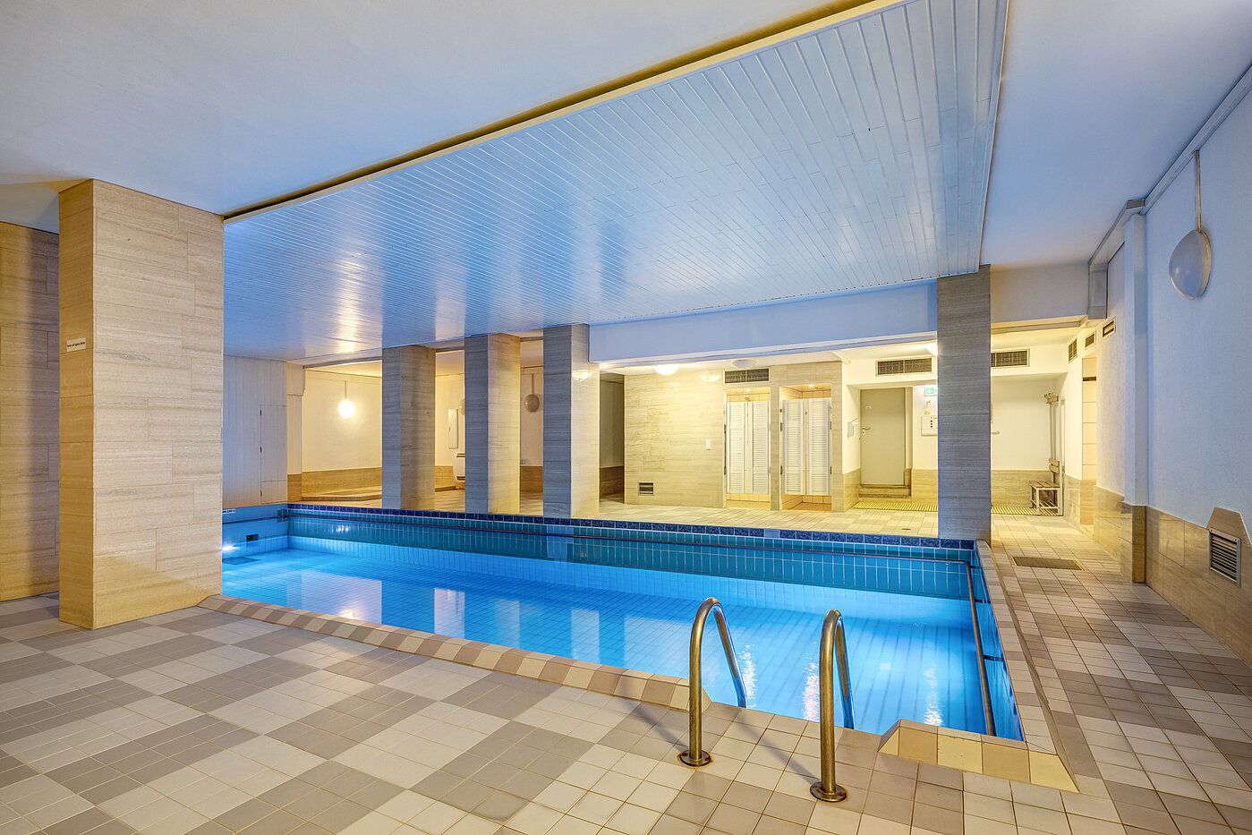 Appartamento al piano terra a 2 camere | München-Schwabing | 70394 | Schwimmbad