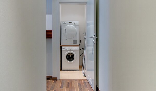 Appartamento al piano terra a 4 camere | München-Neuhausen | 70471 | Flur vom Eingang kommend