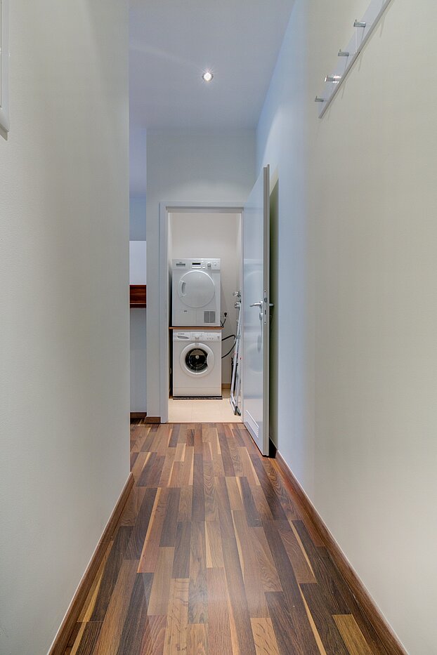 Appartamento al piano terra a 4 camere | München-Neuhausen | 70471 | Flur vom Eingang kommend