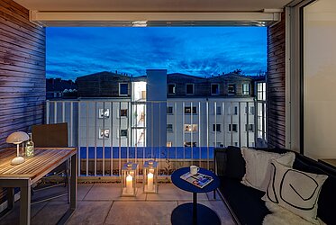 Maxvorstadt: attico moderno con finiture di lusso - loggia esposta a sud
