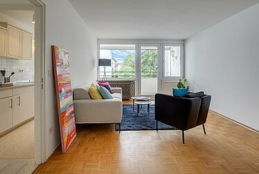 Berg am Laim: Bilocale idealmente suddiviso con balcone soleggiato